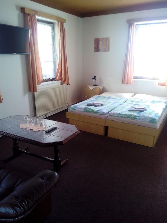 Studanecky Medved Hotel Либерец Стая снимка